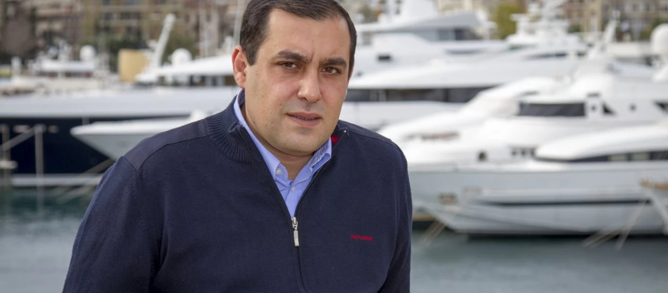 «Πανηγυρίζει» ο υφυπουργός Ναυτιλίας: «Επιτυχία του κράτους ότι σκοτώθηκε μόνο ο εθελοντής πυροσβέστες από τις φωτιές»